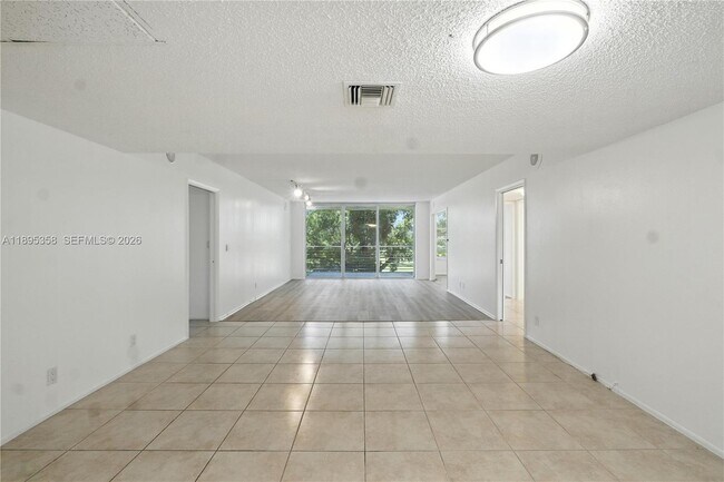 Foto del edificio - 3850 Oaks Clubhouse Dr