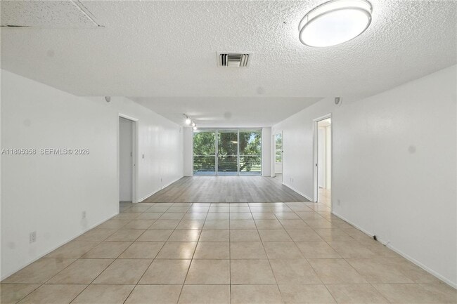 Building Photo - 3850 Oaks Clubhouse Dr