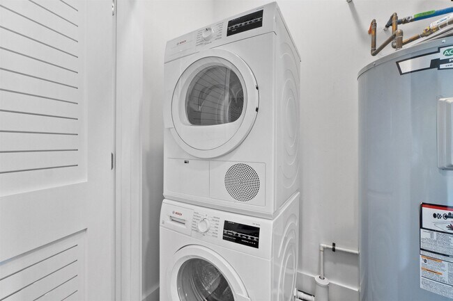 Foto del edificio - 250 Ave E