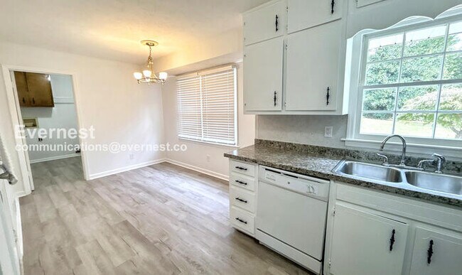 Building Photo - 5151 Vivid Dr SW