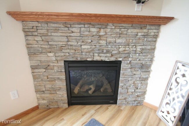 Building Photo - 2572 Hawk Ridge Ct SE
