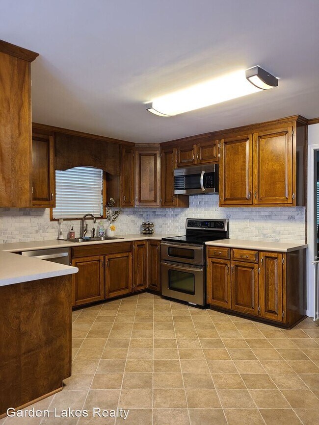 Building Photo - 3 br, 3 bath House - 9 Weathers Rd