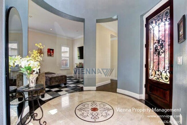 Foto del edificio - 9222 Big Canyon Ct