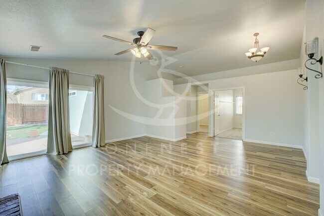 Foto del edificio - Charming Single-Family Home in Markham Rav...