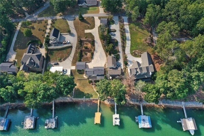 Foto del edificio - 6163 Lake Lanier Heights Rd