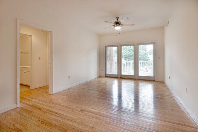 Photo - Wertland Square Apartments