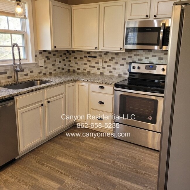 Photo - 4396 Moat Dr House