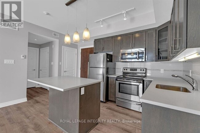 Building Photo - 805 Beauparc Private