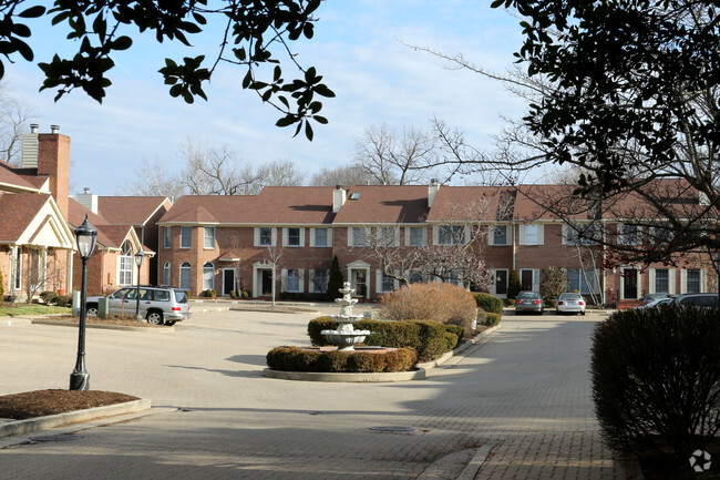 Primary Photo - Opra House Square
