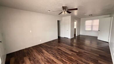 Building Photo - 1425 N Sterling Ave