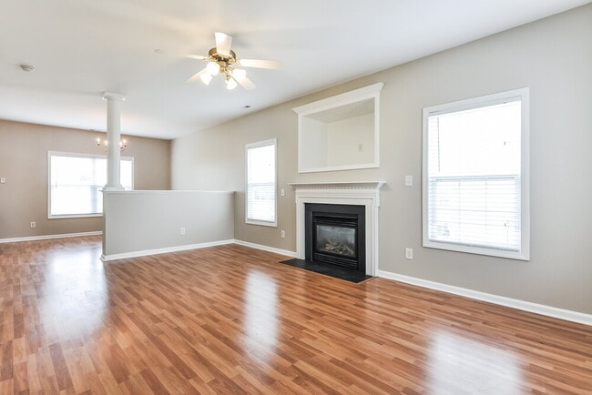 Foto del edificio - 7032 Spanglers Spring Way