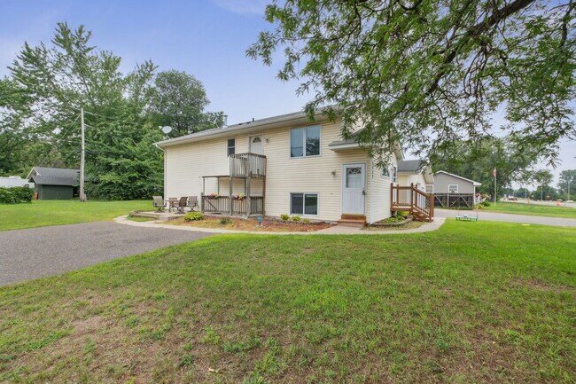 Foto del edificio - 9002 Lexington Ave NE