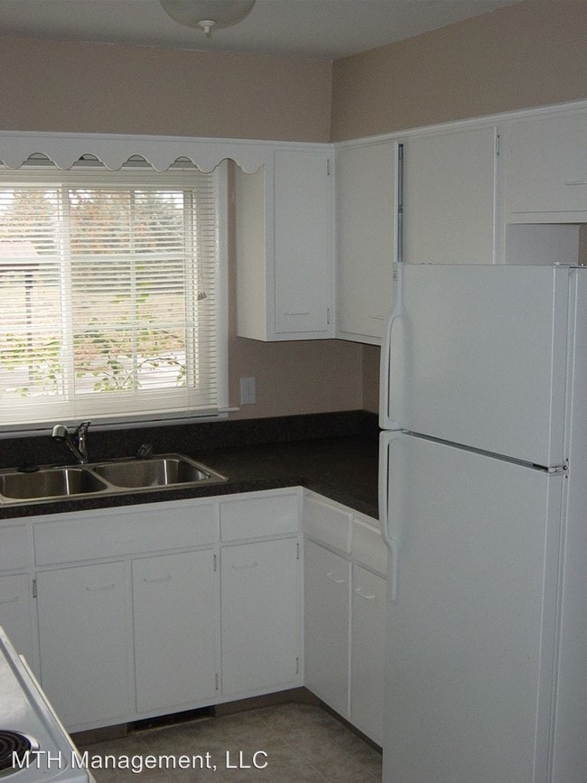 Building Photo - 1741 Chief Okemos Cir