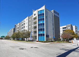 Building Photo - Bell Channelside