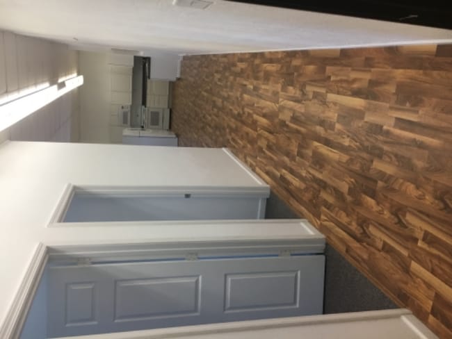 Building Photo - 208 Center St