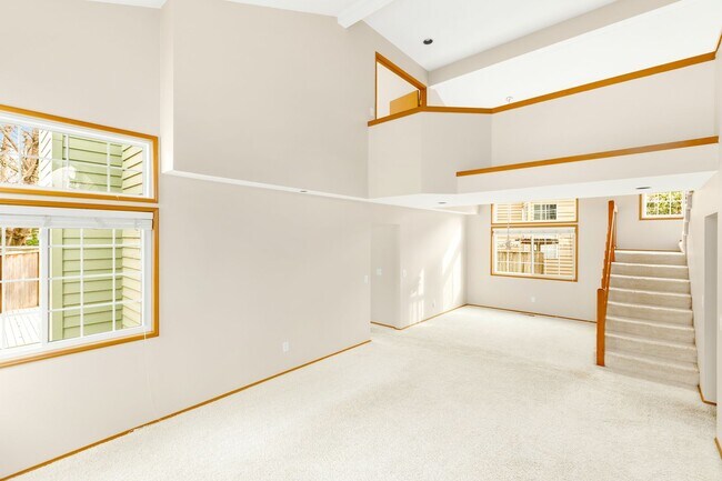 Foto del edificio - Beautiful and Bright 3 Bedroom Home in Klahanie