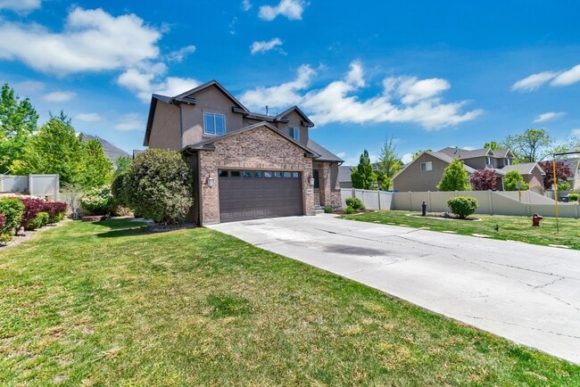 Building Photo - Beautiful home nestled in Pleasant Grove