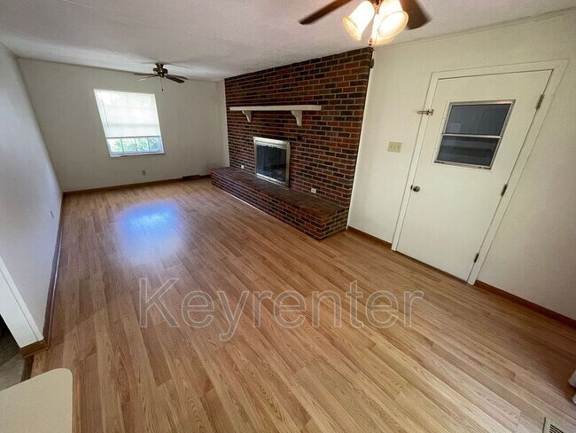 Building Photo - 12109 W Kingsgate Rd