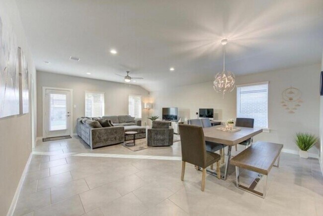 Building Photo - 29819 Cayenne Cir