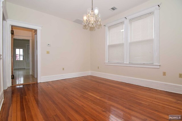 Building Photo - 422 Central