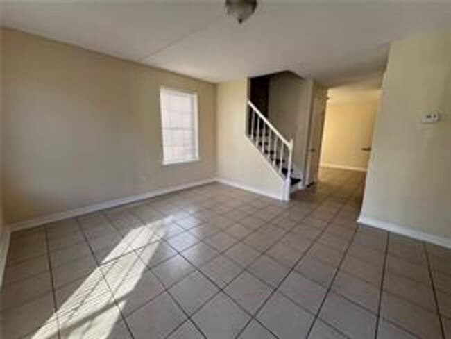 Building Photo - 3260-3266Kabel