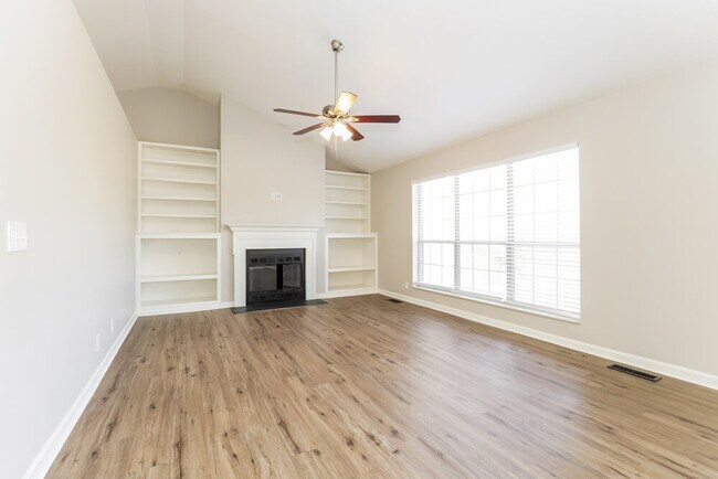 Foto del edificio - 401 Newberry Ct