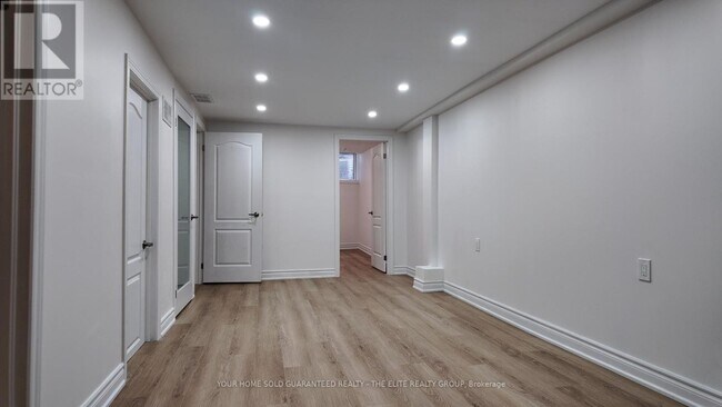 Photo du bâtiment - 43 Royal Palm Dr