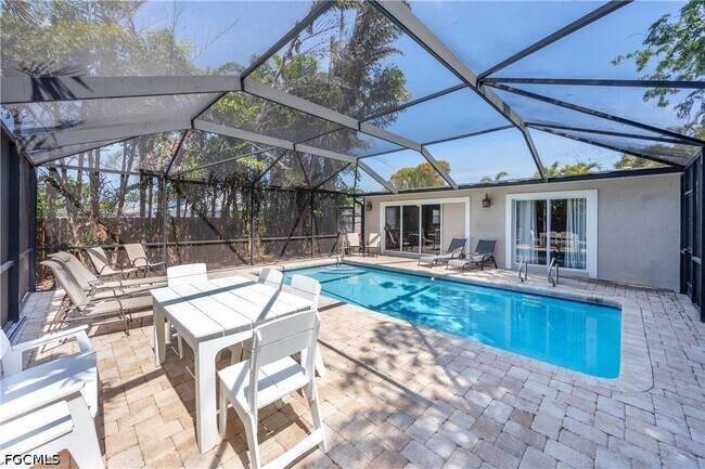 Foto del edificio - 856 104th Ave N