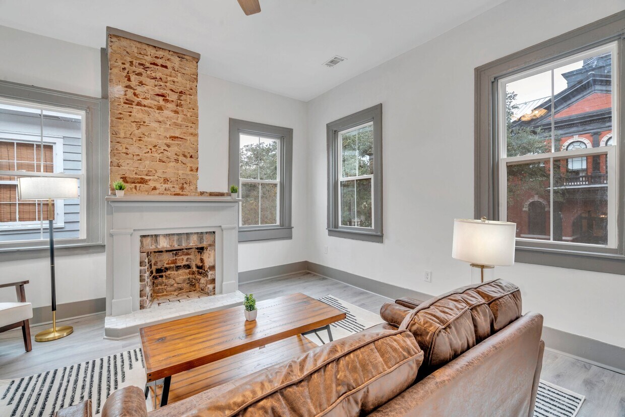 Primary Photo - 413 E Anderson St