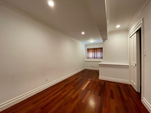 Building Photo - 230 Urbano Dr