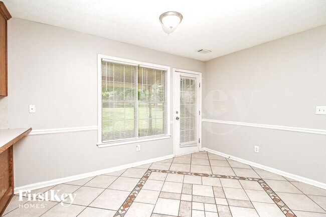 Foto del edificio - 270 Rosewood Cir