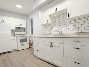 Building Photo - 524 Pitt St W