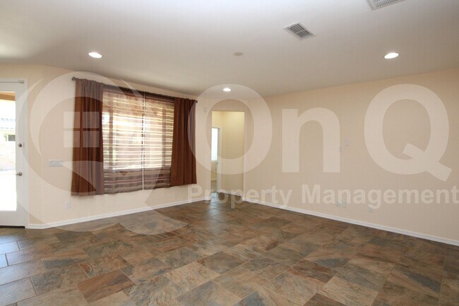Building Photo - 1465 E Ibis St