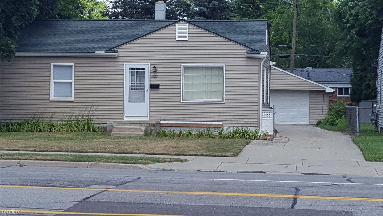 Foto principal - 2 br, 1 bath House - 927 E 13 Mile Rd
