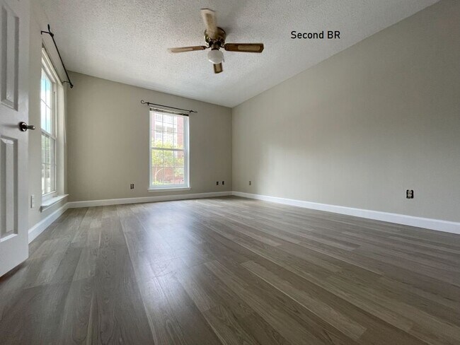 Building Photo - 1507 Lincoln Way