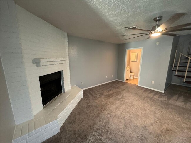 Building Photo - 2071 Country Village Blvd