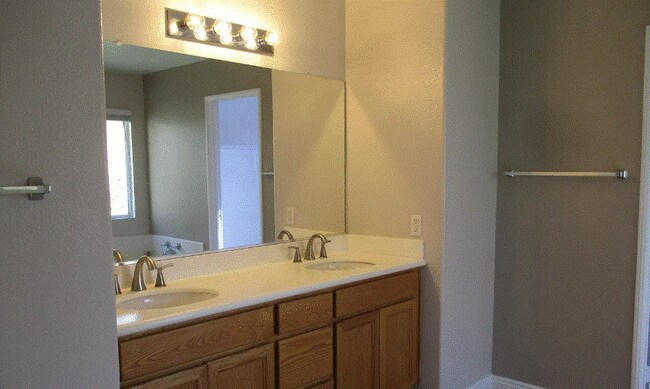 Building Photo - 23804 Golden Pheasant Ln