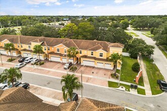 Building Photo - 2036 Royal Vista Ct