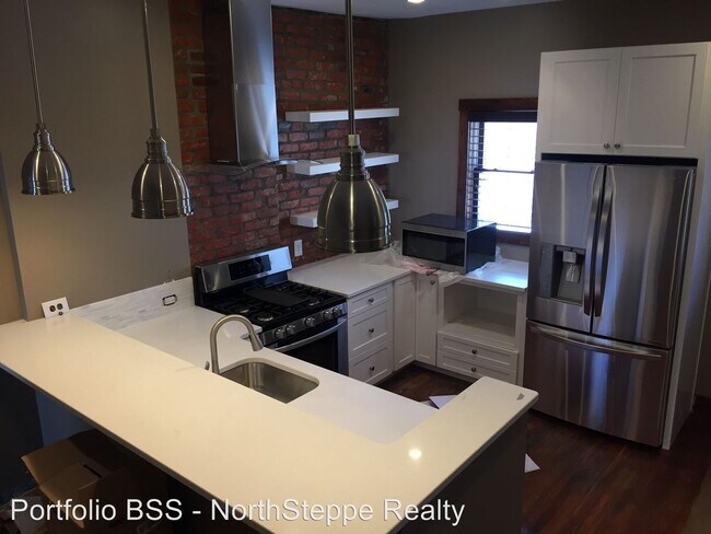 Building Photo - 2 br, 1 bath Apartment - 31 E Second