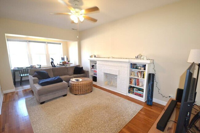 Foto del edificio - 4546 N Western Ave