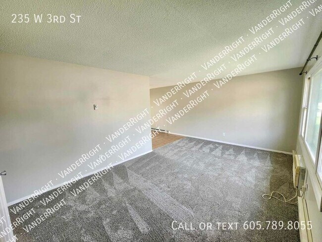 Foto del edificio - 235 W 3rd St-