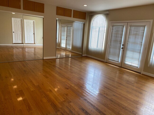 Building Photo - 6853 Matilija Ave