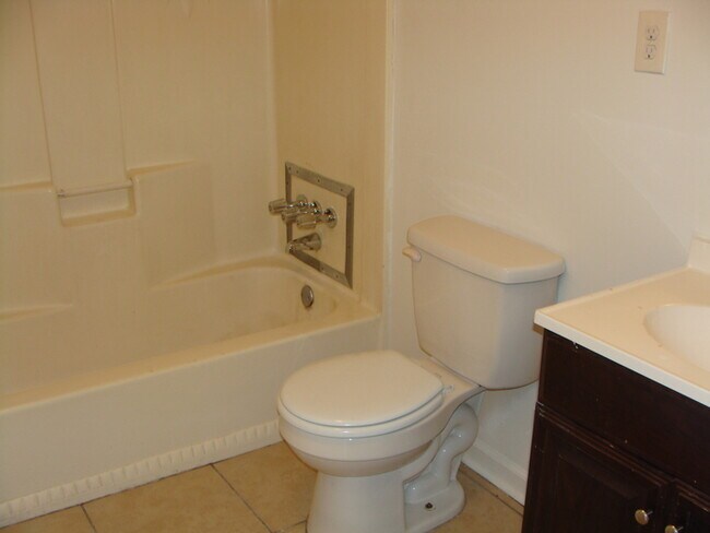 Foto del edificio - 1301 Stiles Ave