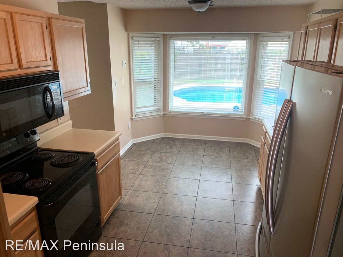 Building Photo - 4 br, 2.5 bath House - 413 Wiltshire Cres