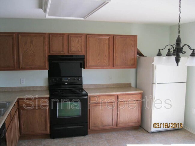 Building Photo - 5705 Viewpoint Dr