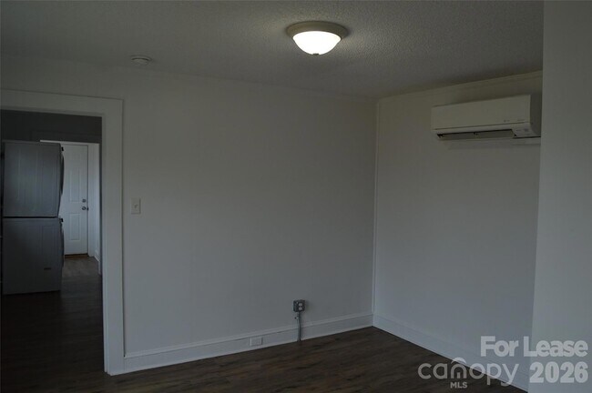 Foto del edificio - 709 S Elm St