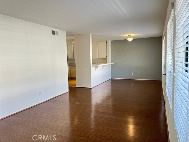 Building Photo - 25675 View Pointe