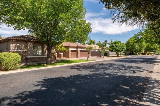 Building Photo - Stunning UPGRADED Furnished Home in Chandler!!!