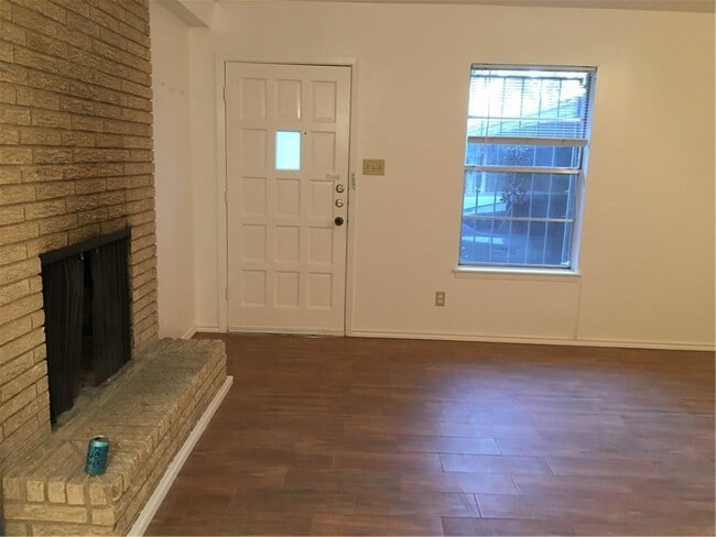 Foto del edificio - 115 Laurelwood Dr S
