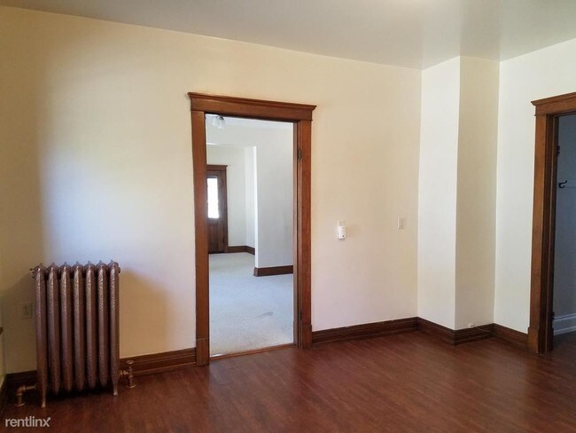 Building Photo - 1105 E Meinecke Ave
